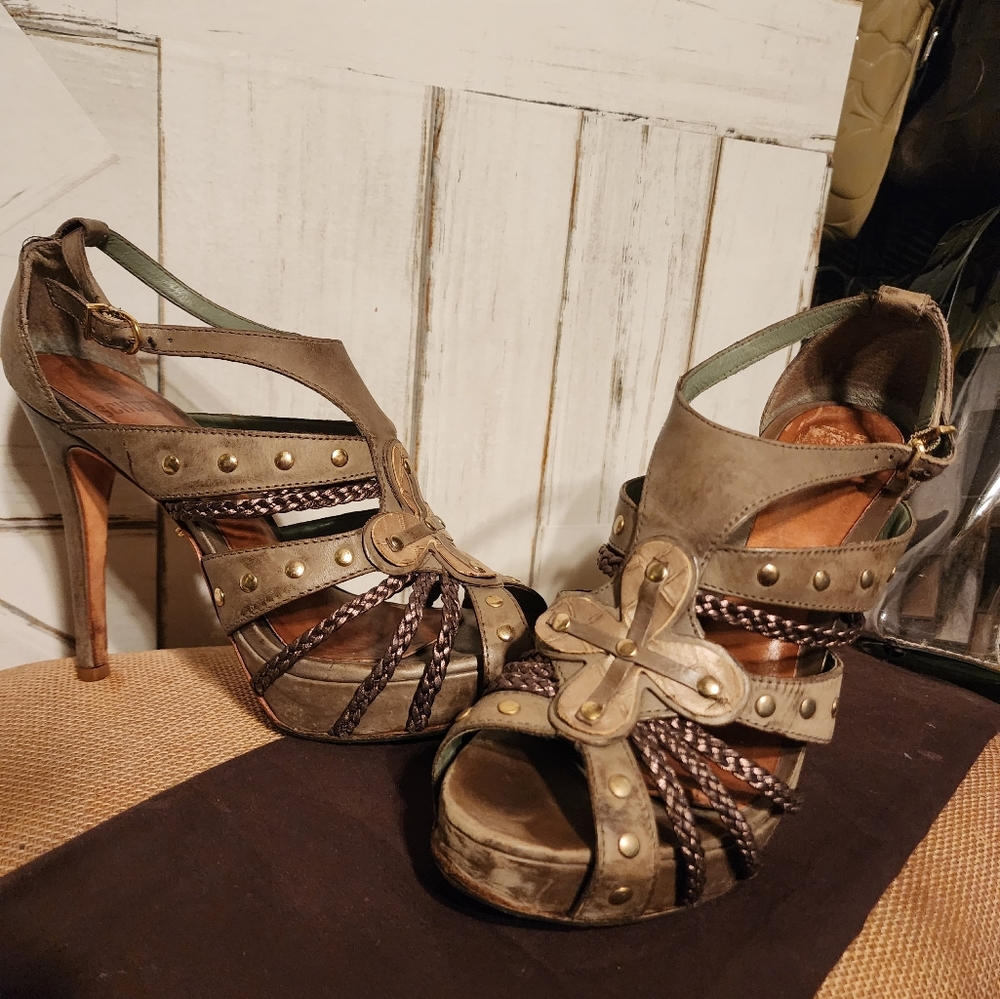 Schultz Heels - image 1